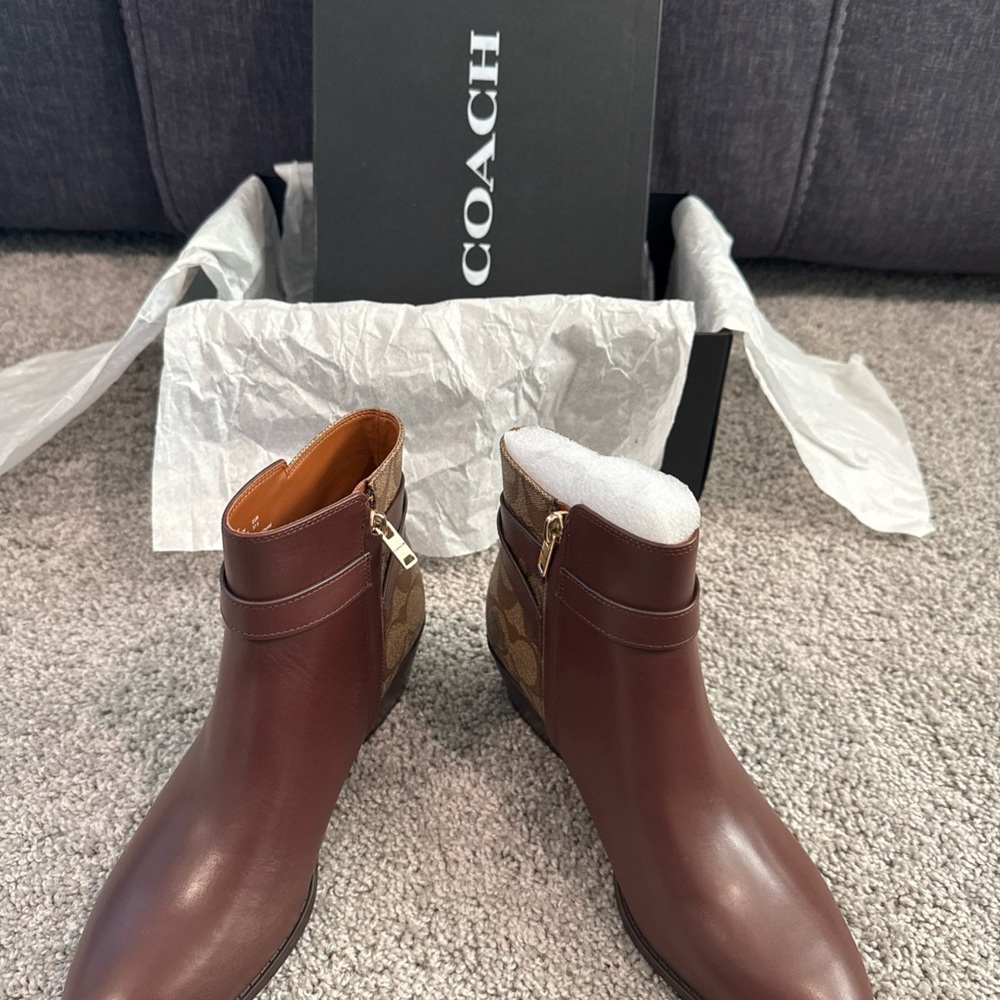 Coach Black Bootie Box with Signature Logo - Picture 4 of 11